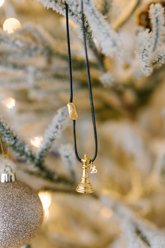 Γούρι Κολιέ 2026 Βασίλισσα Σκάκι – Χρυσό